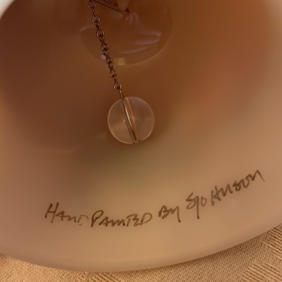 Signed, hand painted Fenton satin Vaseline custard glass bell - Picture 7 of 10